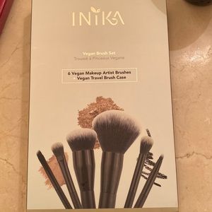 Inika organic vegan brush roll set